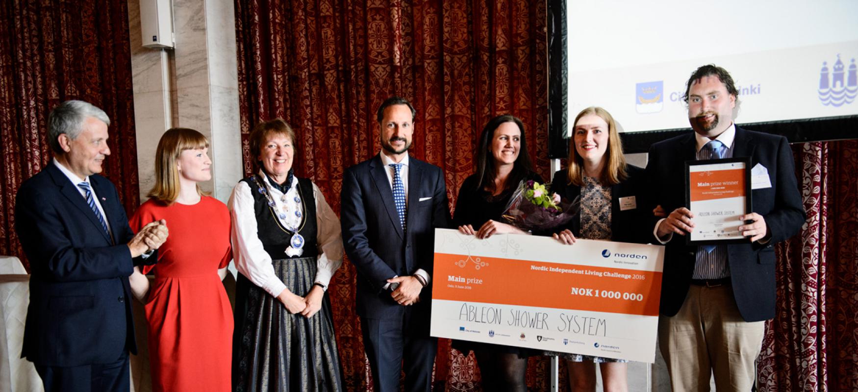 AbleOn Medical receiving the main price from Dagfinn Høybråten, Clara Lindblom, Marianne Borgen and His Royal Highness Crown Prince Haakon of Norway.